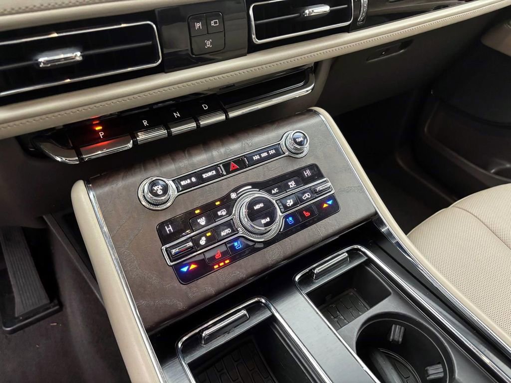 Used 2020 Lincoln Aviator Reserve w/ Equipment Group 201A image 23