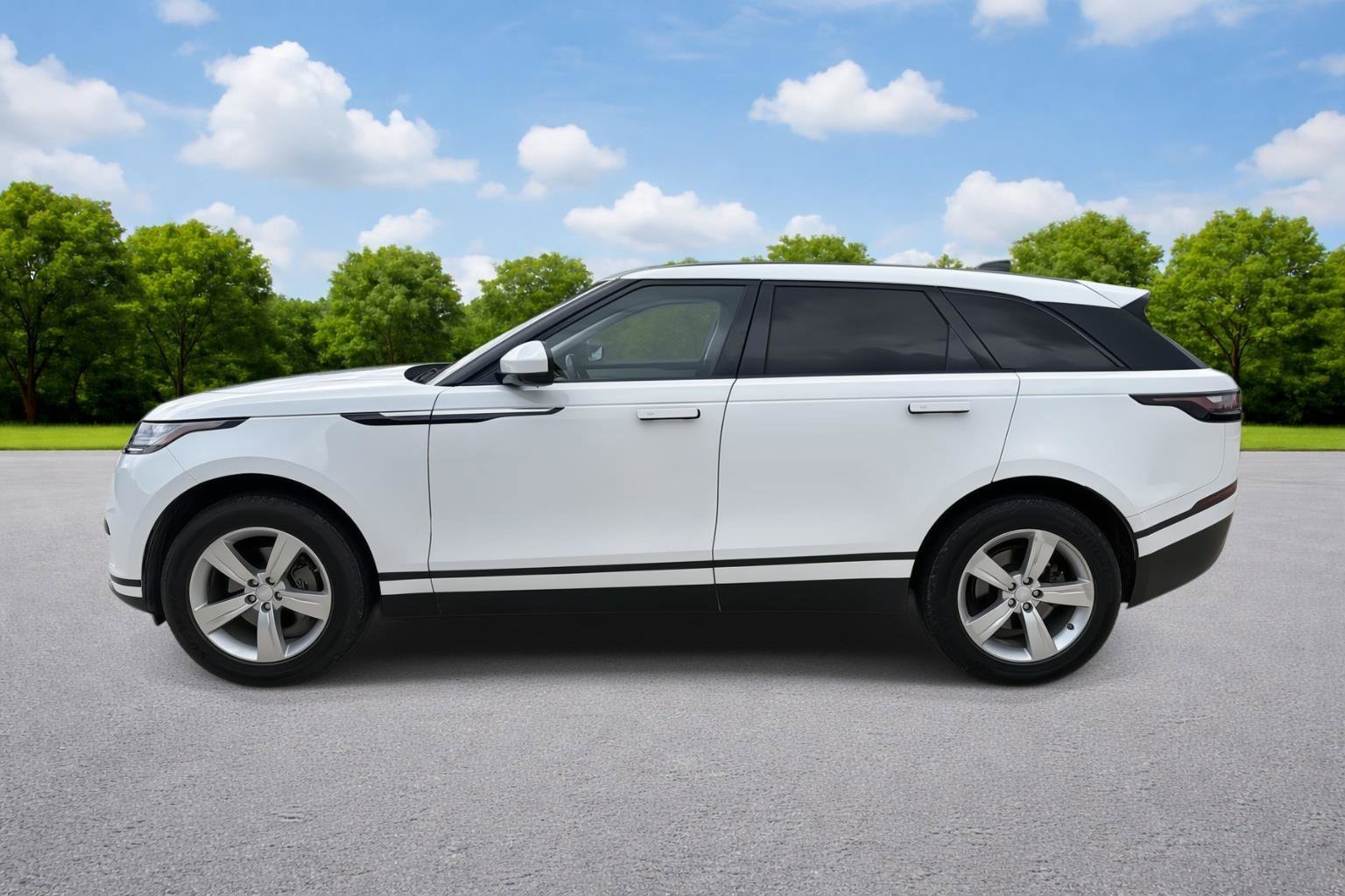 Used 2018 Land Rover Range Rover Velar S image 4