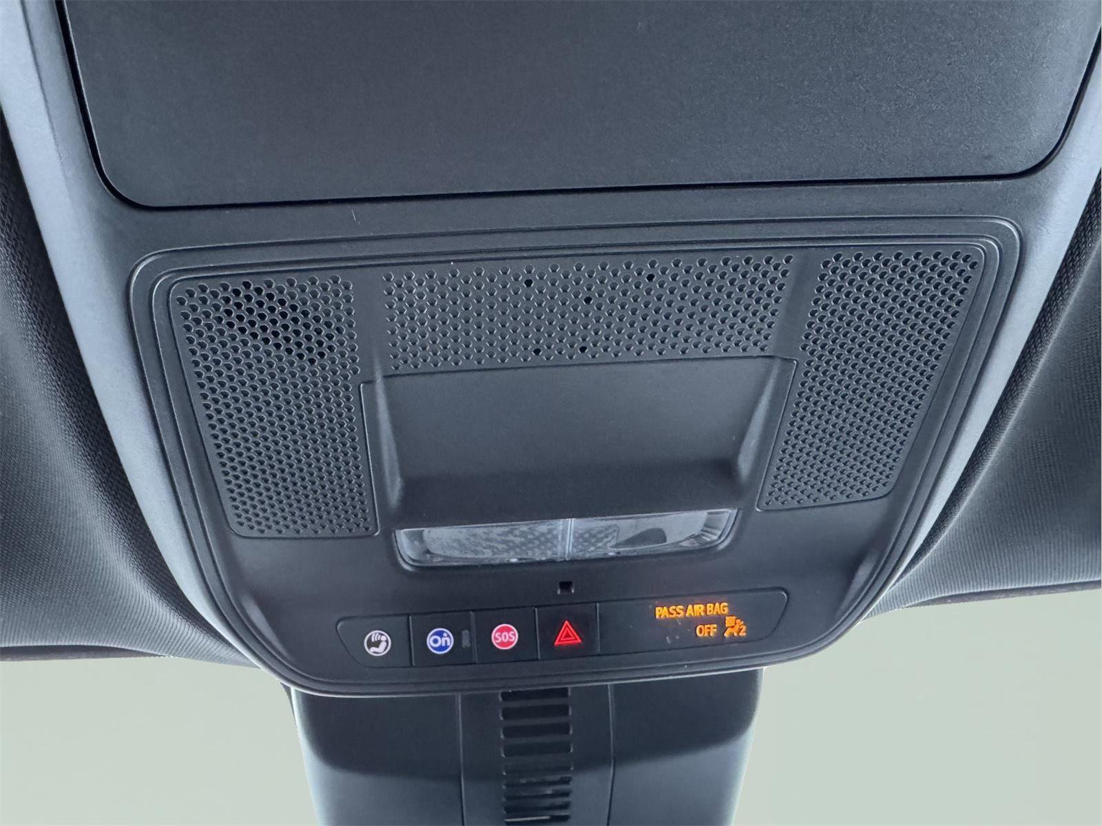 Used 2025 GMC Acadia Elevation image 32