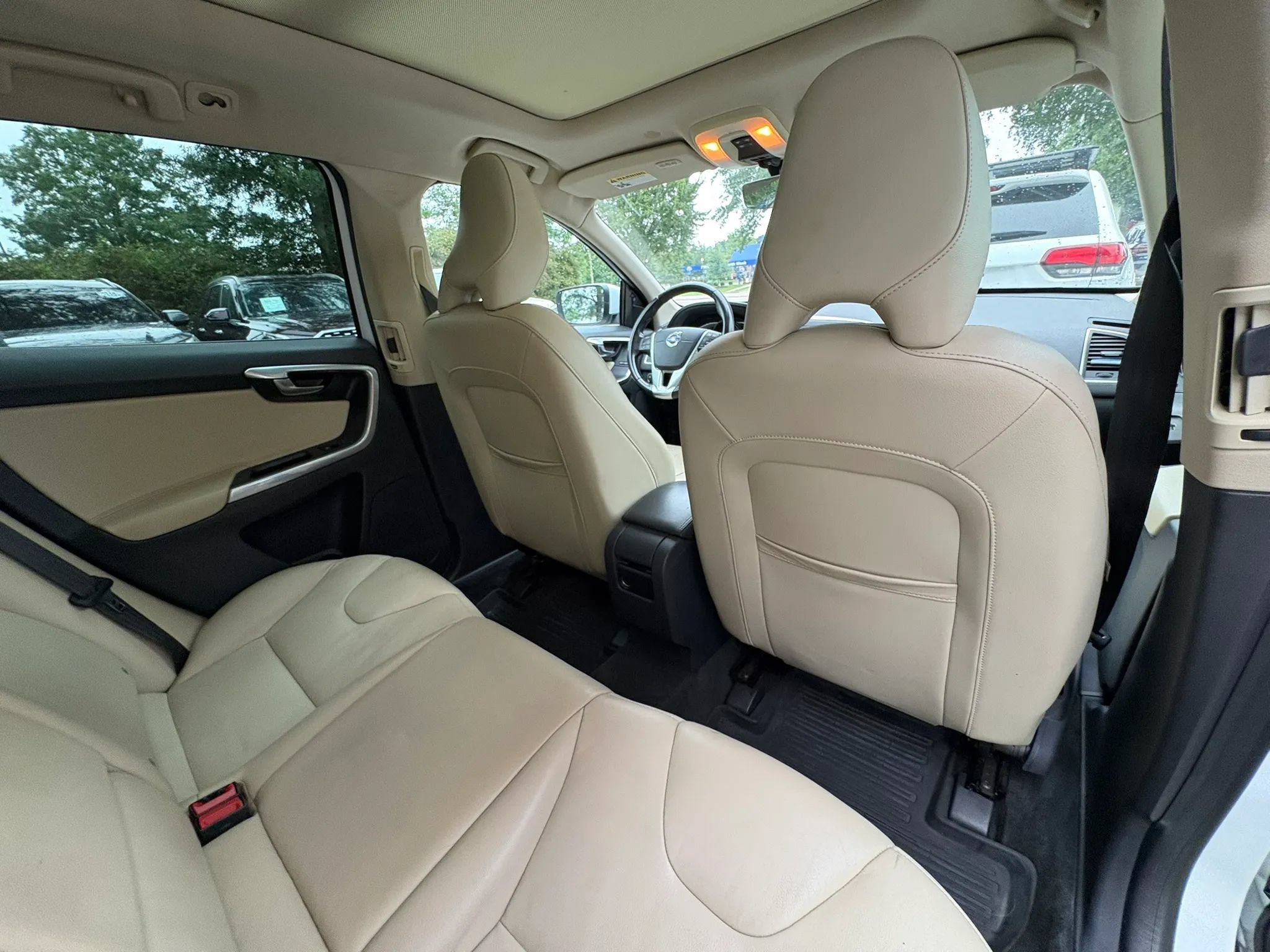 Used 2016 Volvo XC60 T6 w/ Proximity Package AWD/4WD image 19