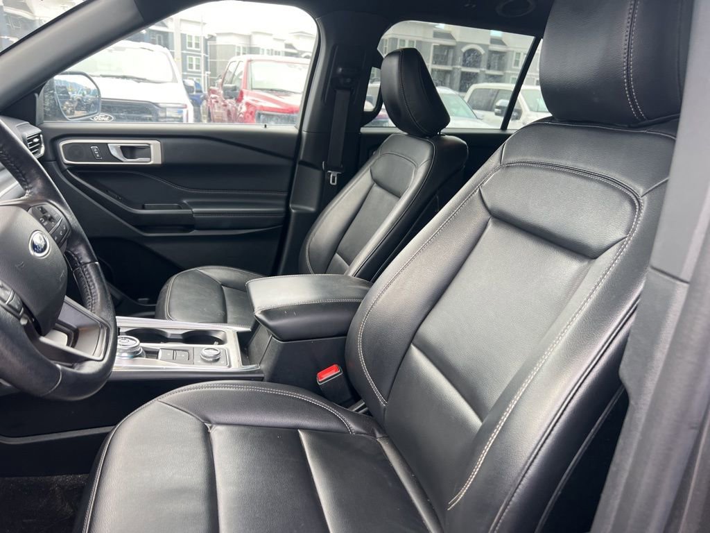 Used 2020 Ford Explorer XLT w/ Equipment Group 202A image 27