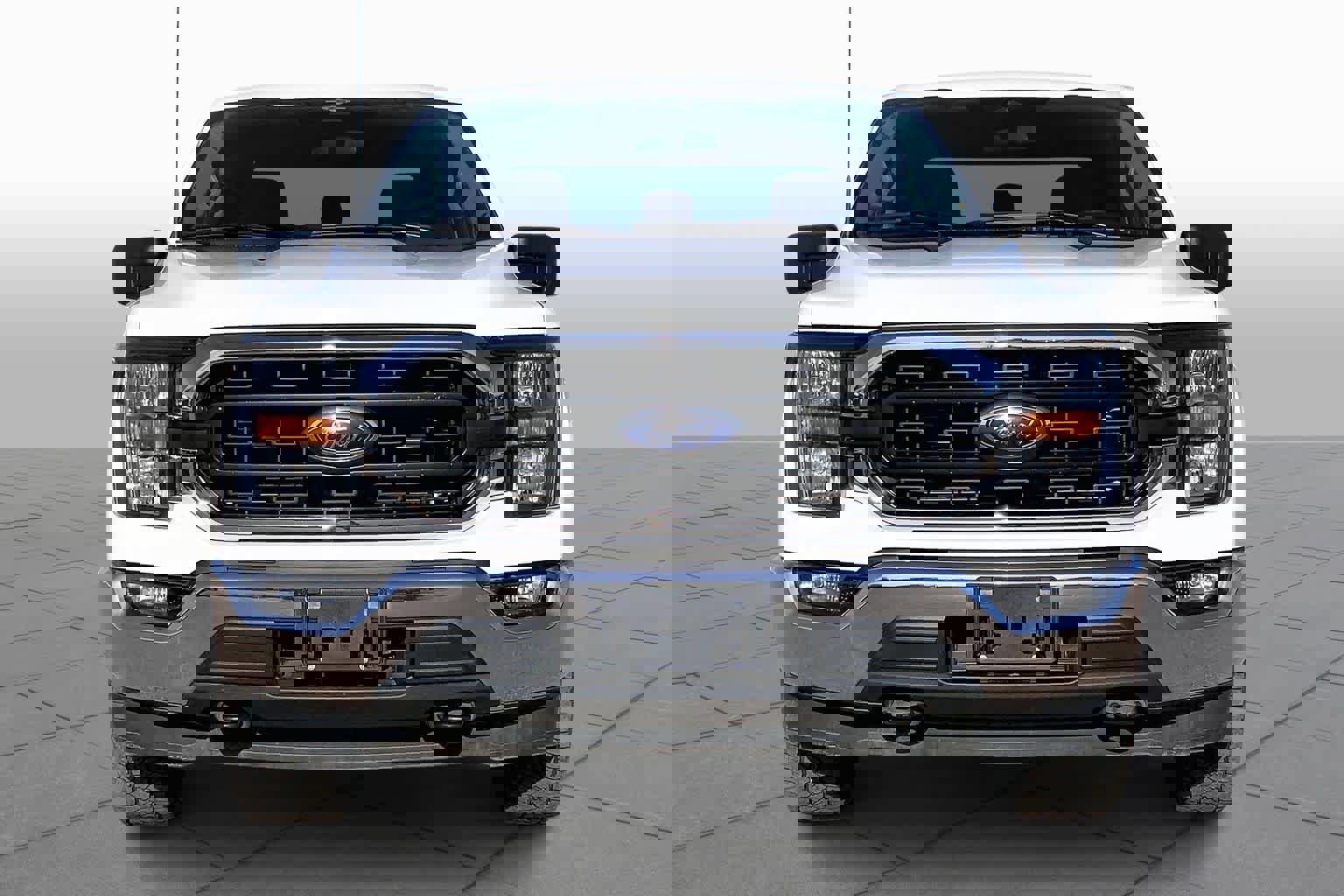 Used 2023 Ford F150 XLT w/ Trailer Tow Package image 4