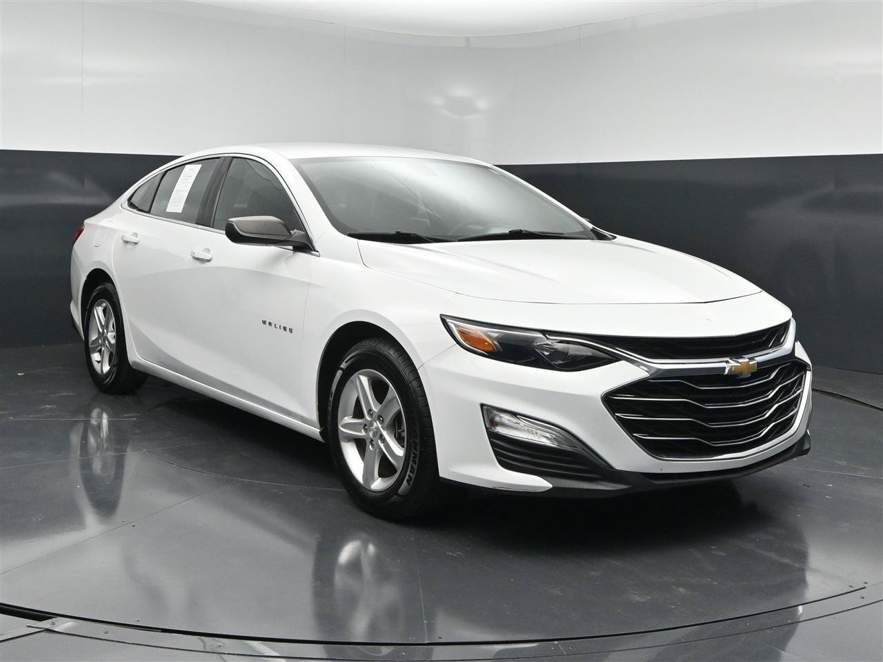 Used 2020 Chevrolet Malibu LS FWD image 3