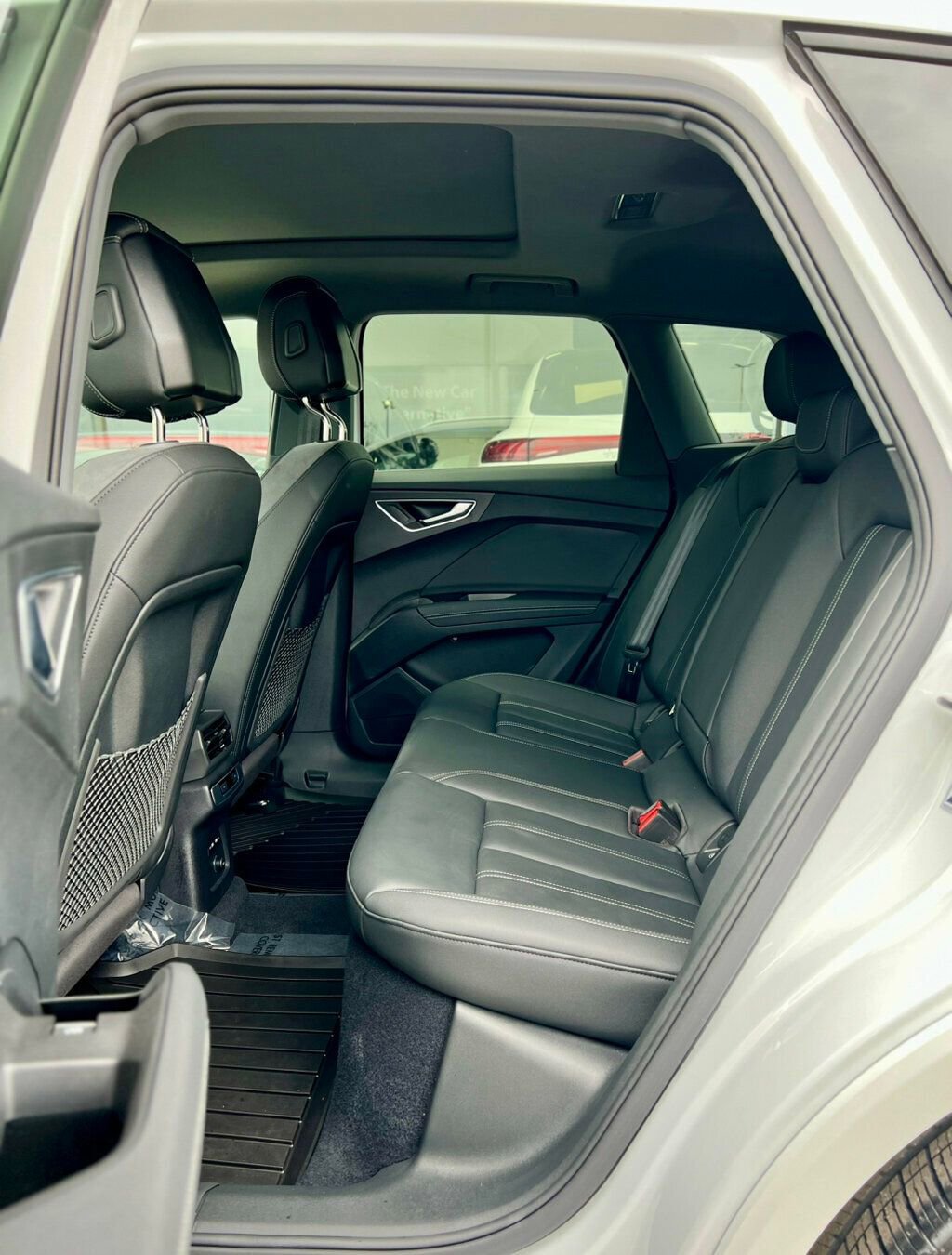 Used 2024 Audi Q4 e-tron Premium Plus w/ Premium Plus image 18