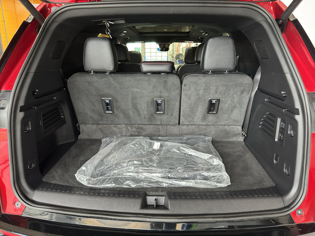 Used 2024 Chevrolet Traverse RS AWD/4WD image 21