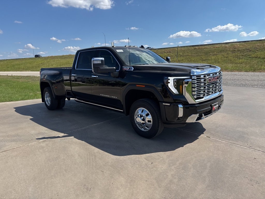 New 2026 GMC Sierra 3500 Denali w/ Denali Reserve Package image 4