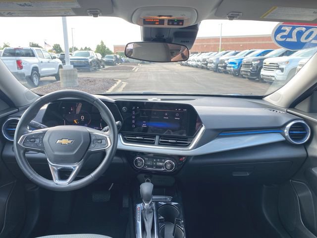 Used 2025 Chevrolet Trax LT w/ LT Convenience Package FWD image 19