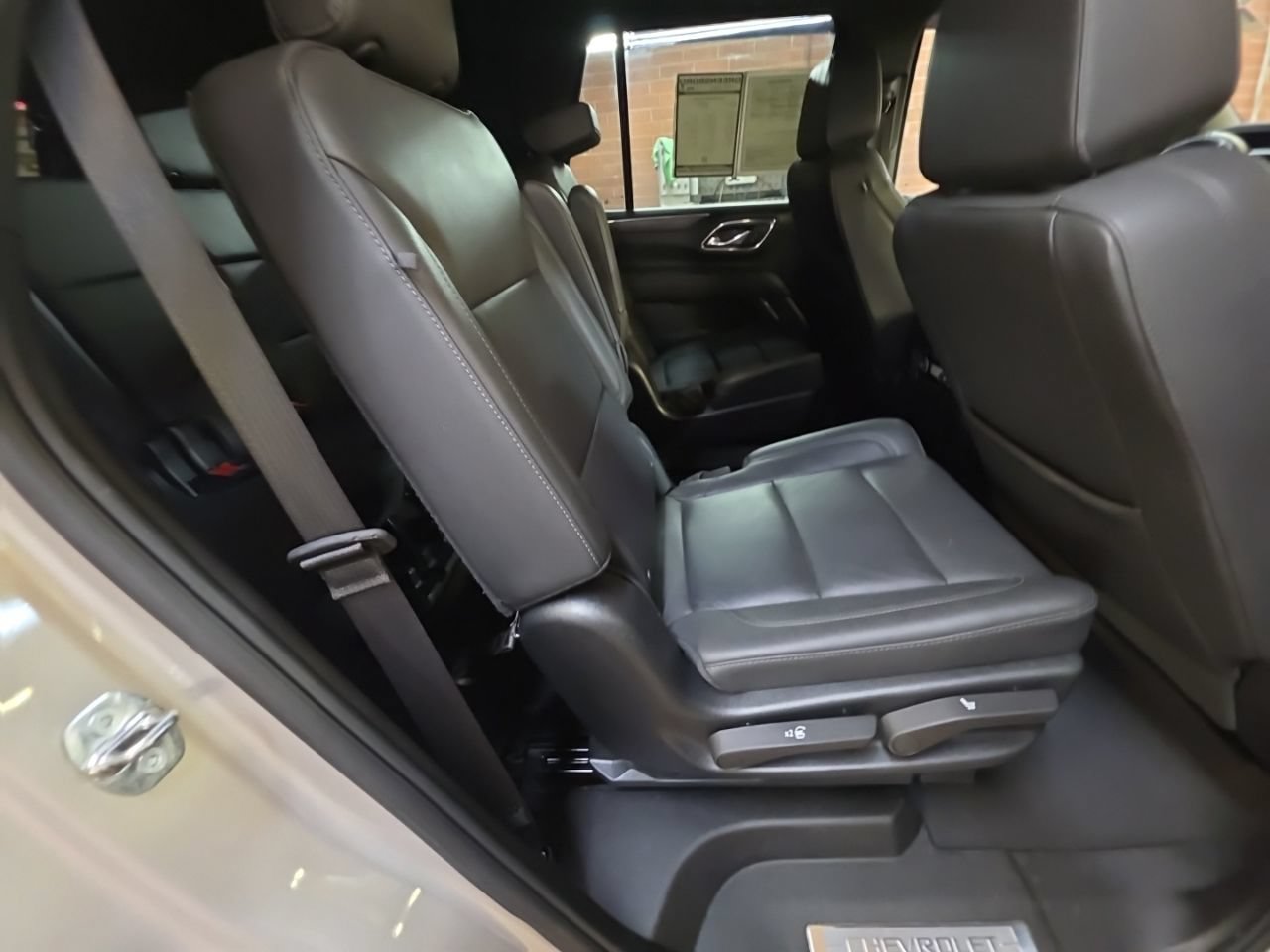 Used 2023 Chevrolet Tahoe Z71 w/ Luxury Package AWD/4WD image 17