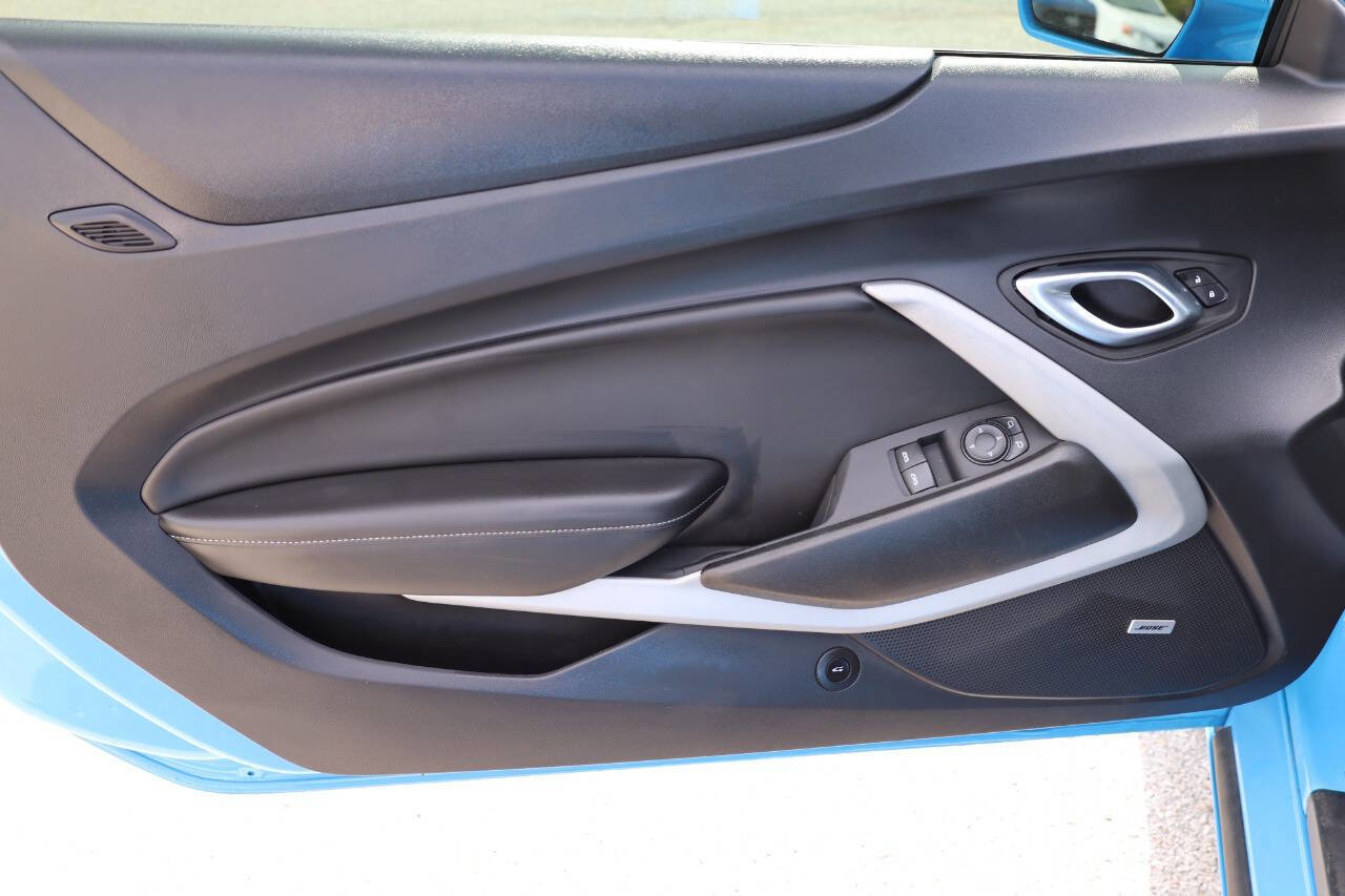 Used 2022 Chevrolet Camaro LT w/ Technology Package image 12
