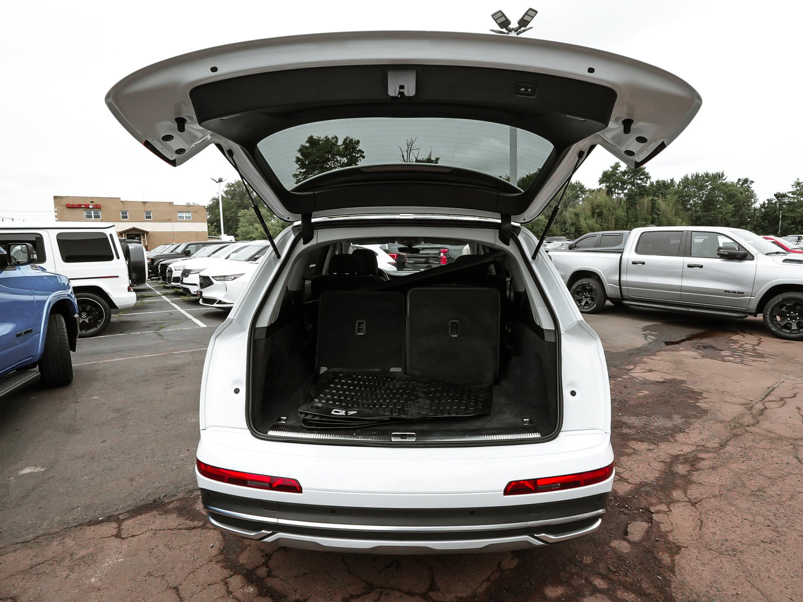 Used 2023 Audi Q7 3.0T Premium w/ Convenience Package AWD/4WD image 48