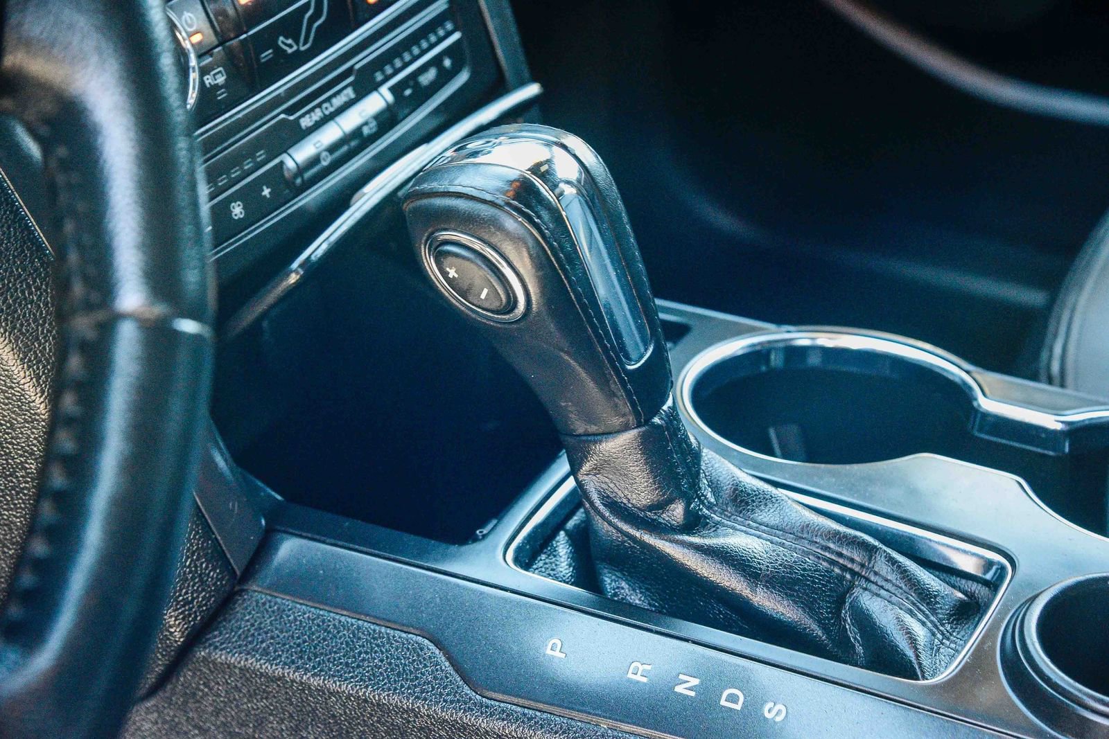 Used 2018 Ford Explorer XLT image 23