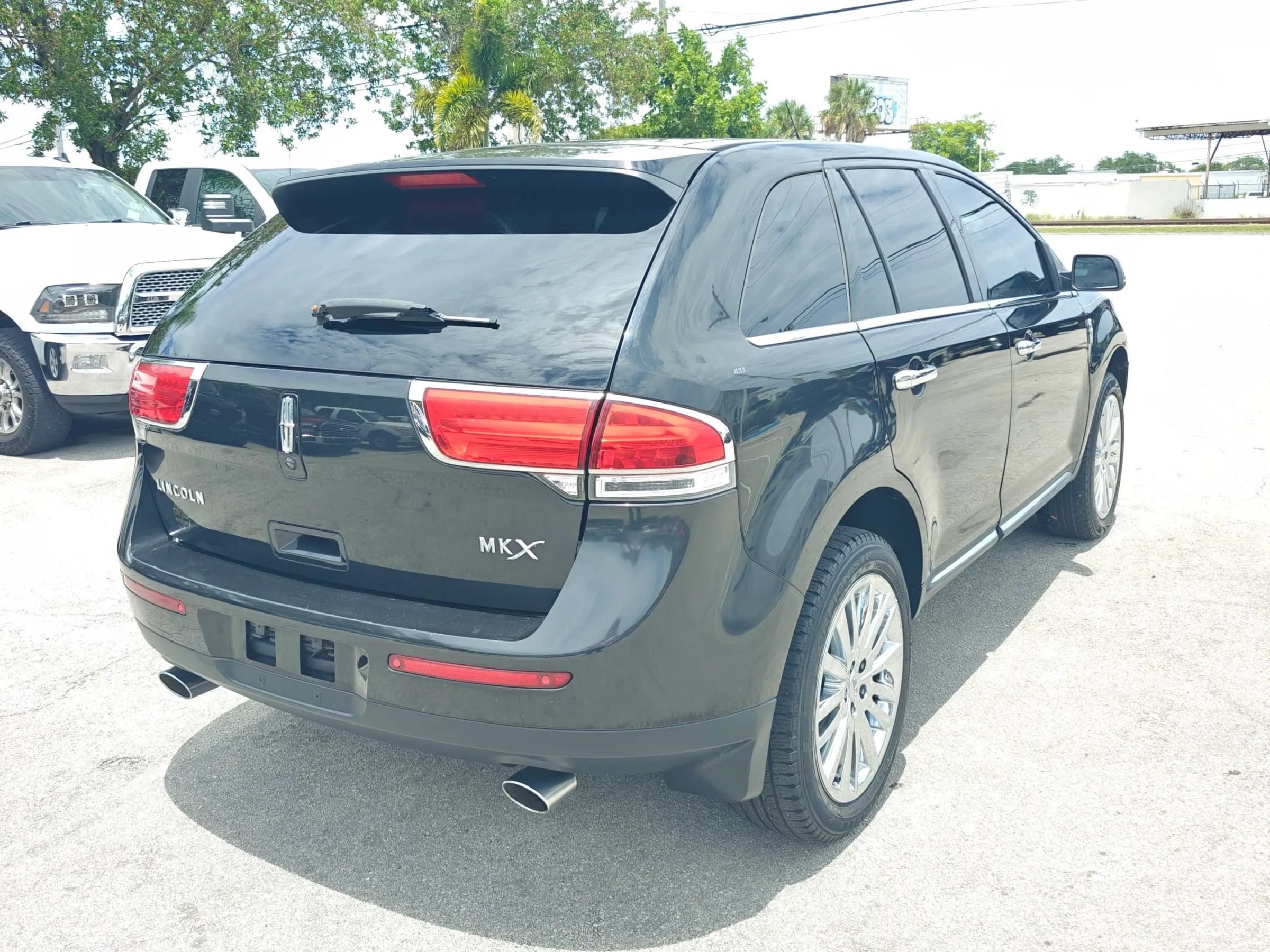 Used 2013 Lincoln MKX FWD image 7