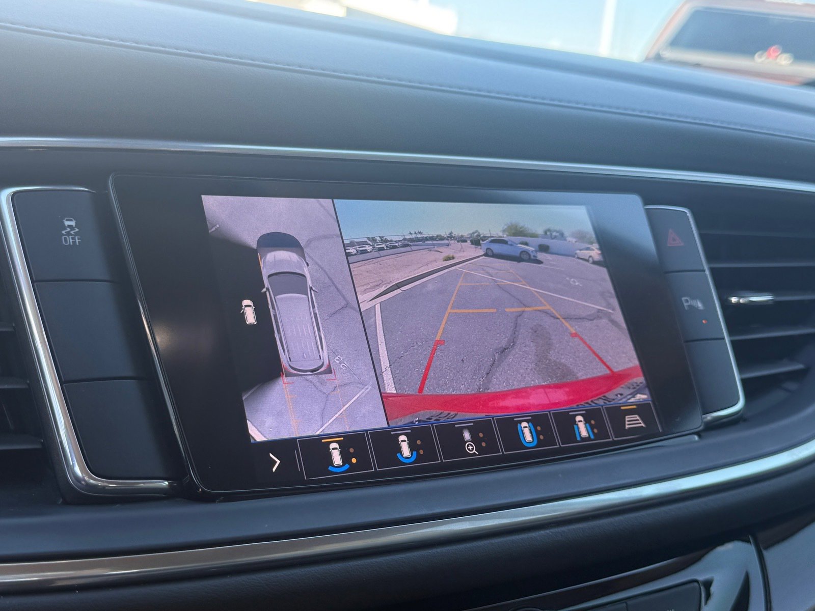 Used 2020 Buick Enclave Essence w/ Sound and Sites Package image 18