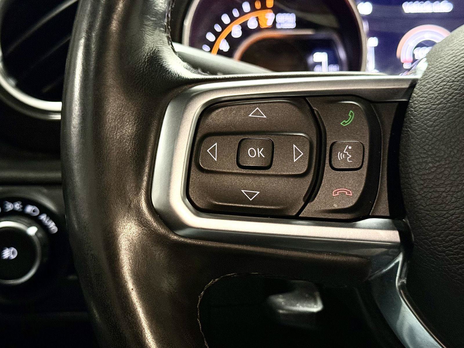 Used 2019 Jeep Wrangler Unlimited Sahara w/ Uconnect 4C Nav & Sound Group AWD/4WD image 19