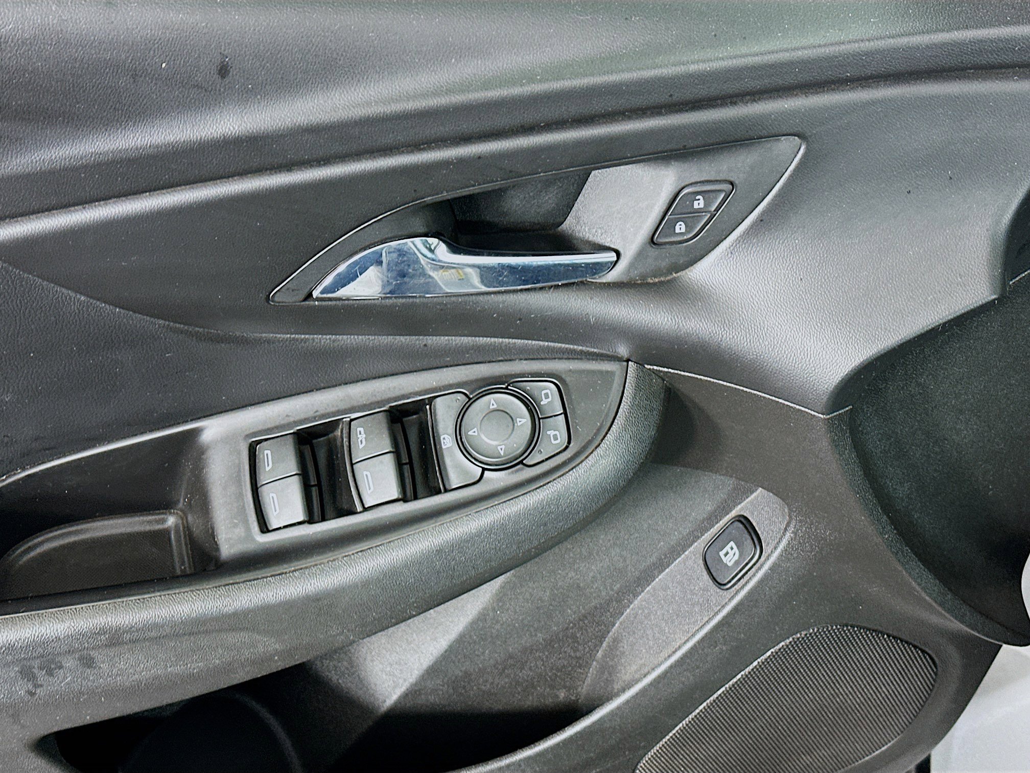 Used 2018 Chevrolet Volt LT image 15