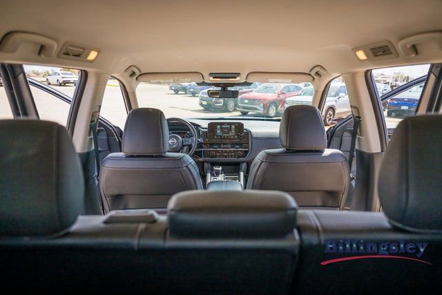 Used 2025 Nissan Pathfinder SL AWD/4WD image 16
