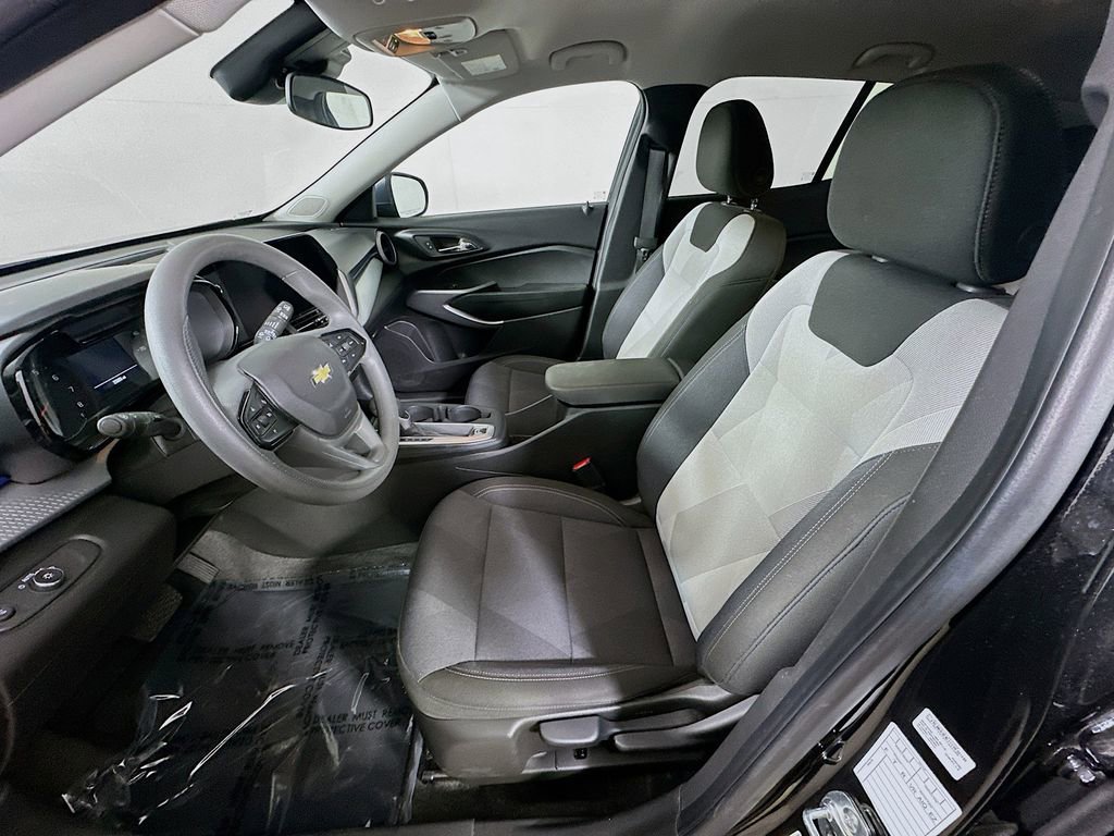 Used 2025 Chevrolet Trax LS FWD image 15