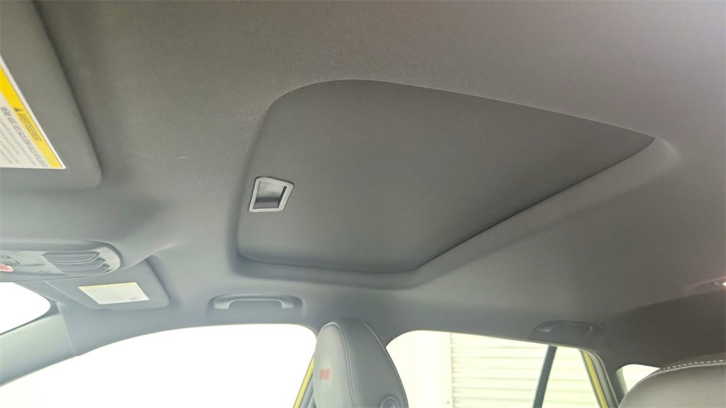 Certified 2024 Chevrolet Trax RS w/ Sunroof Package image 16