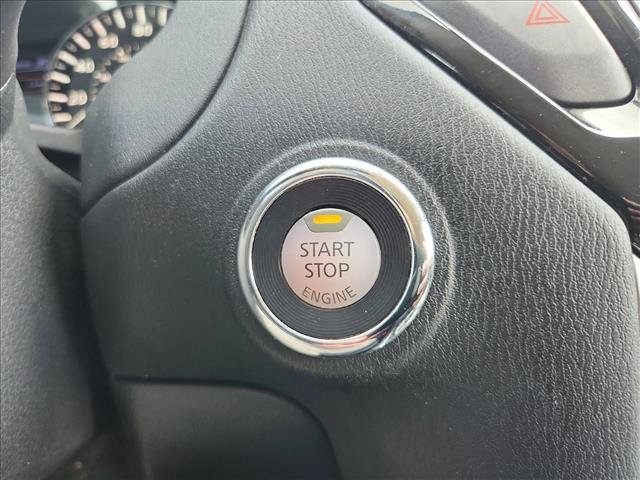 Used 2017 Nissan Pathfinder SV AWD/4WD image 29