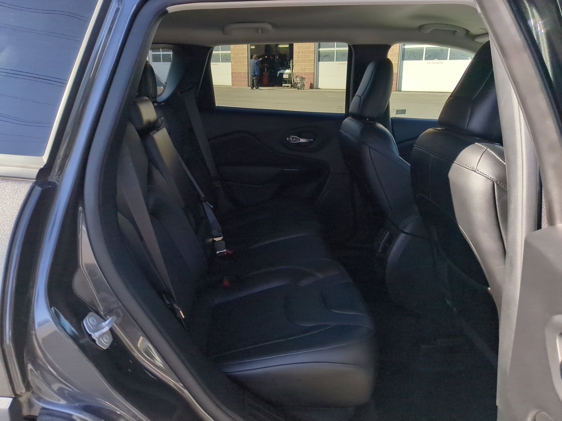 Used 2023 Jeep Cherokee Altitude Lux image 28