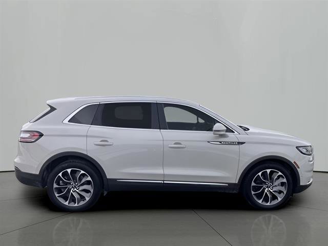 Used 2022 Lincoln Nautilus Reserve w/ Equipment Group 201A image 6