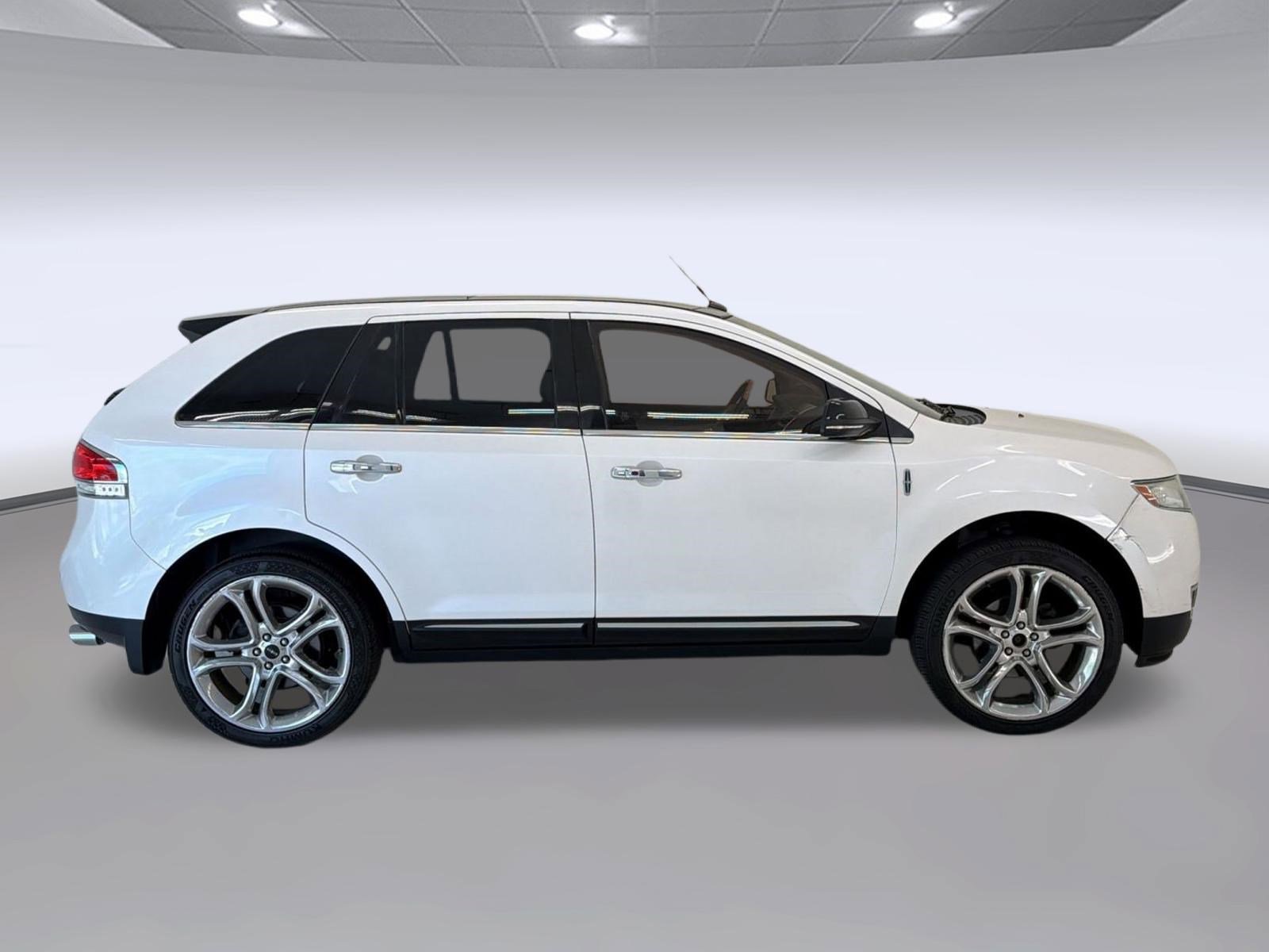 Used 2013 Lincoln MKX FWD image 8