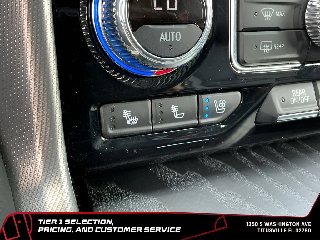Used 2024 GMC Yukon XL Denali RWD image 29