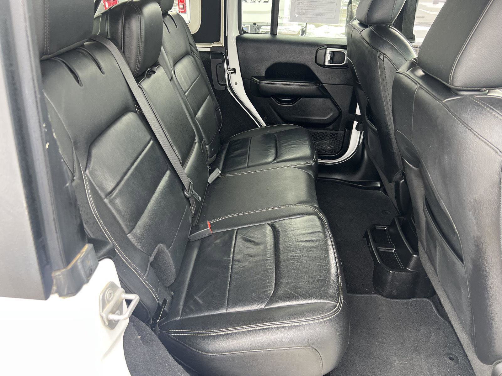 Used 2018 Jeep Wrangler Unlimited Sahara image 25