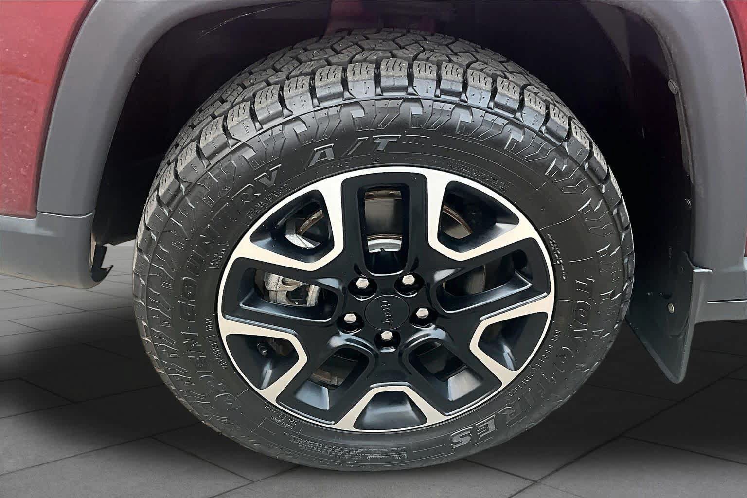 Used 2021 Jeep Compass Trailhawk AWD/4WD image 11