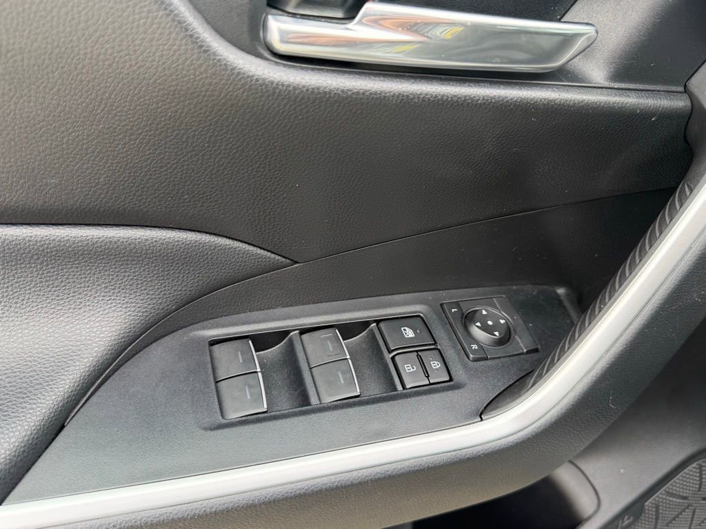 Used 2022 Toyota RAV4 XLE image 24