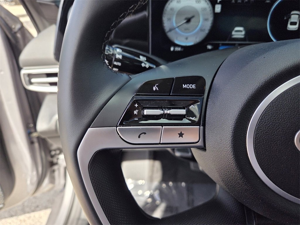 Used 2025 Hyundai Elantra SEL image 29