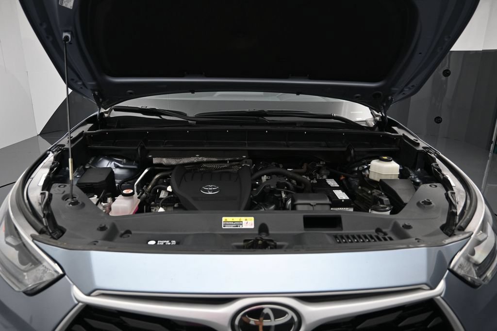 Used 2023 Toyota Highlander LE AWD/4WD image 27