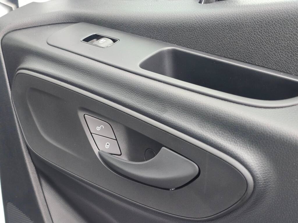 New 2025 Mercedes-Benz eSprinter 170 Cargo image 27