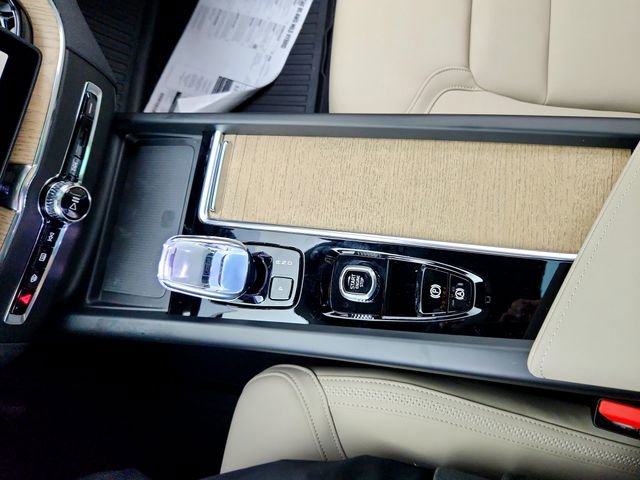 New 2026 Volvo XC60 B5 Core w/ Climate Package image 26