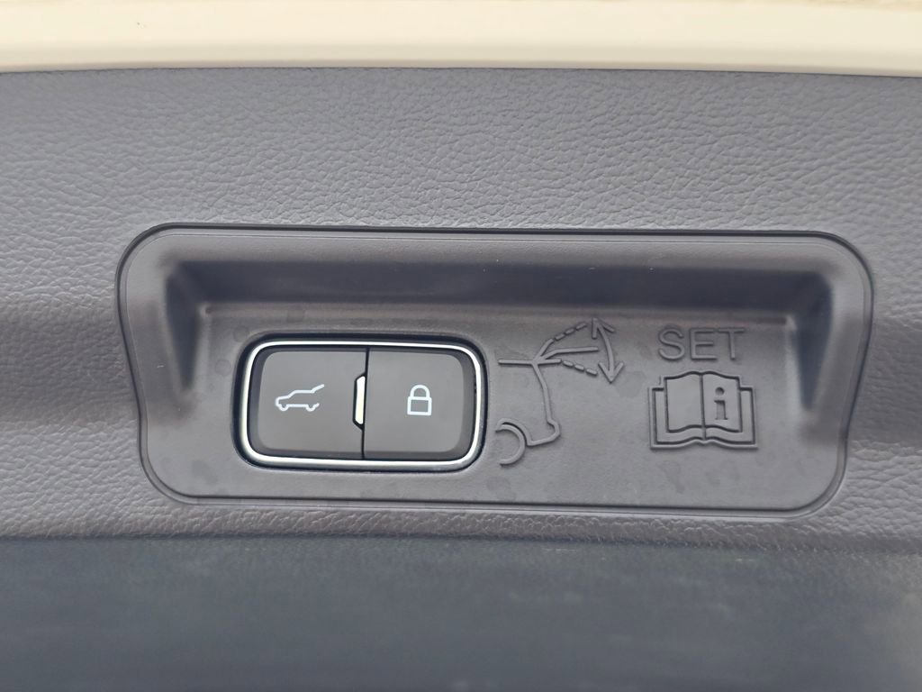 Used 2023 Ford Explorer Limited image 35