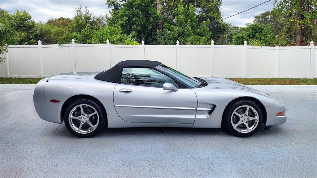 Used 2001 Chevrolet Corvette Convertible w/ Preferred Equipment Group2 image 17