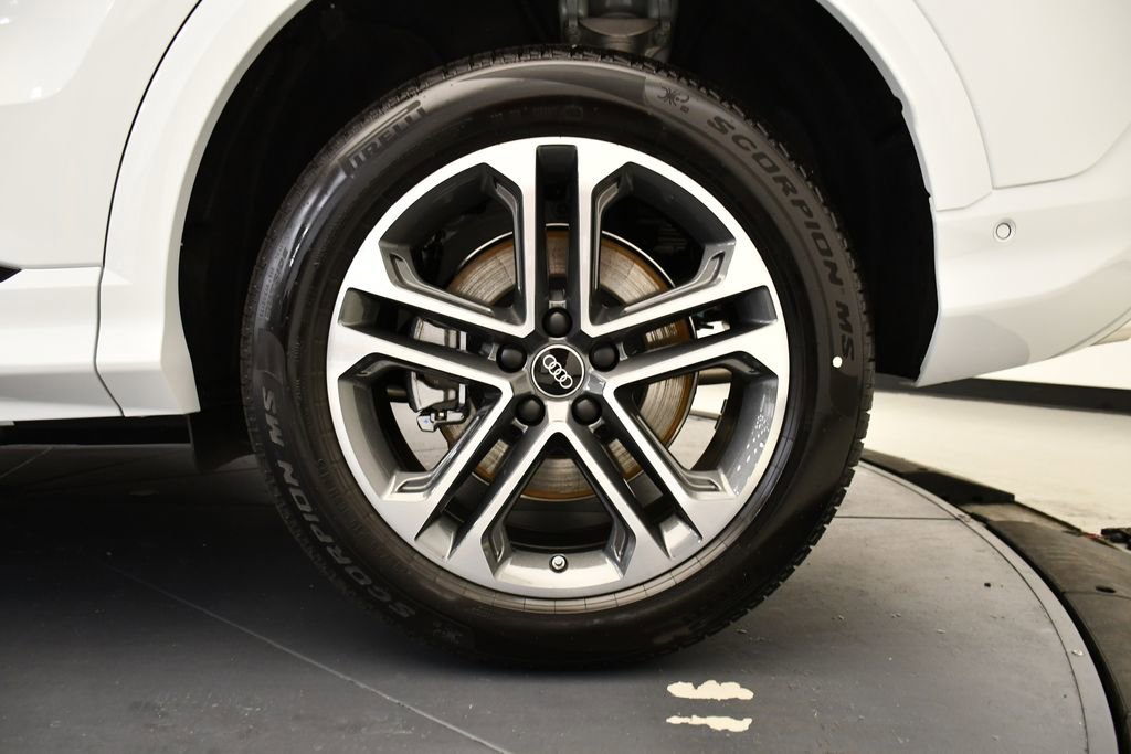 Used 2025 Audi Q5 Premium w/ Convenience Package image 14