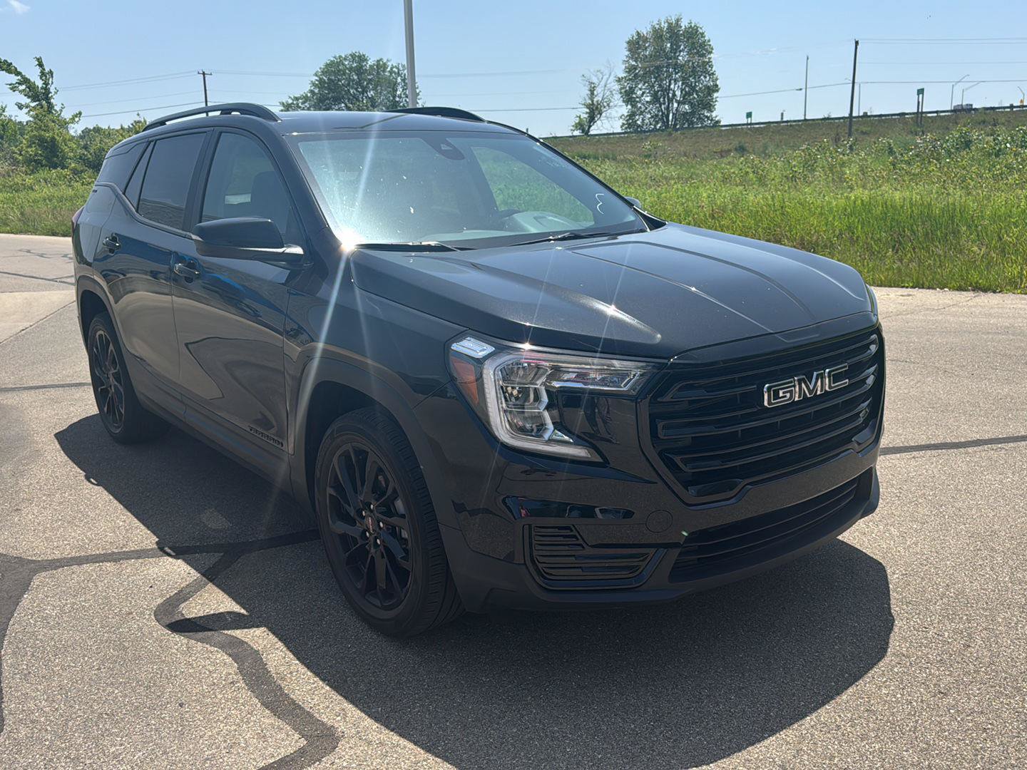 Used 2024 GMC Terrain SLE w/ Driver Convenience Package AWD/4WD image 7