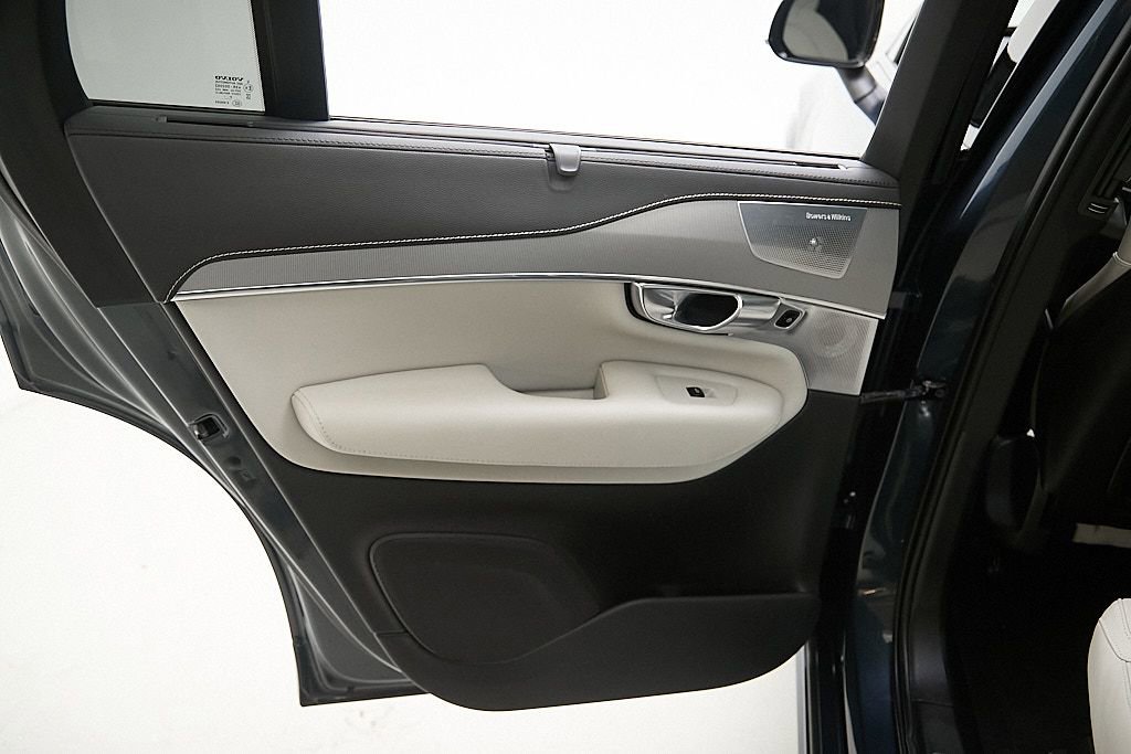 Used 2022 Volvo XC90 T8 R-Design image 22