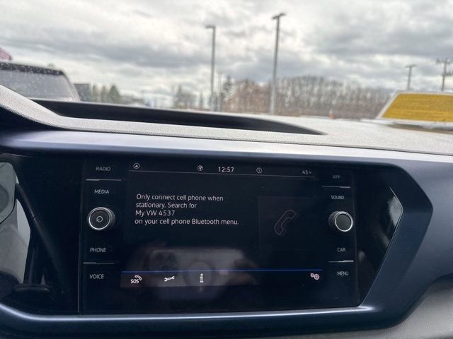 Used 2022 Volkswagen Taos SE w/ Panoramic Sunroof Package FWD image 15