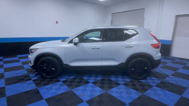 Used 2022 Volvo XC40 T5 Momentum AWD/4WD image 5