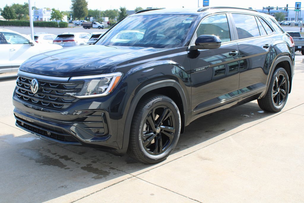 New 2026 Volkswagen Atlas Cross Sport SEL R-Line image 3