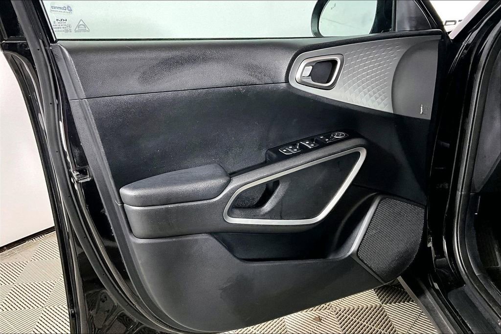 Used 2024 Kia Soul LX w/ Option Group 015 image 18