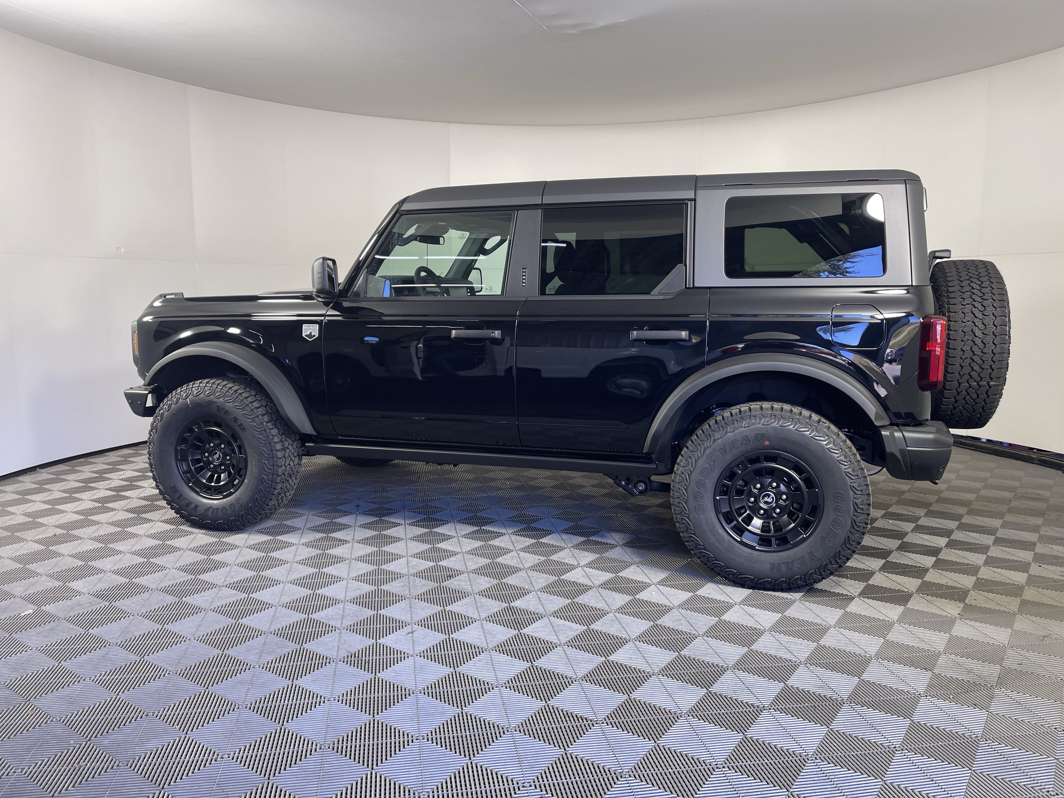New 2026 Ford Bronco Big Bend w/ Black Diamond Package AWD/4WD image 2