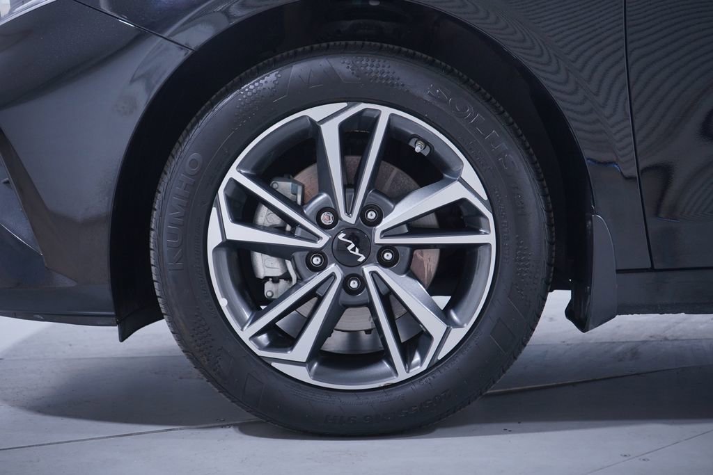 Used 2024 Kia Forte LXS image 2