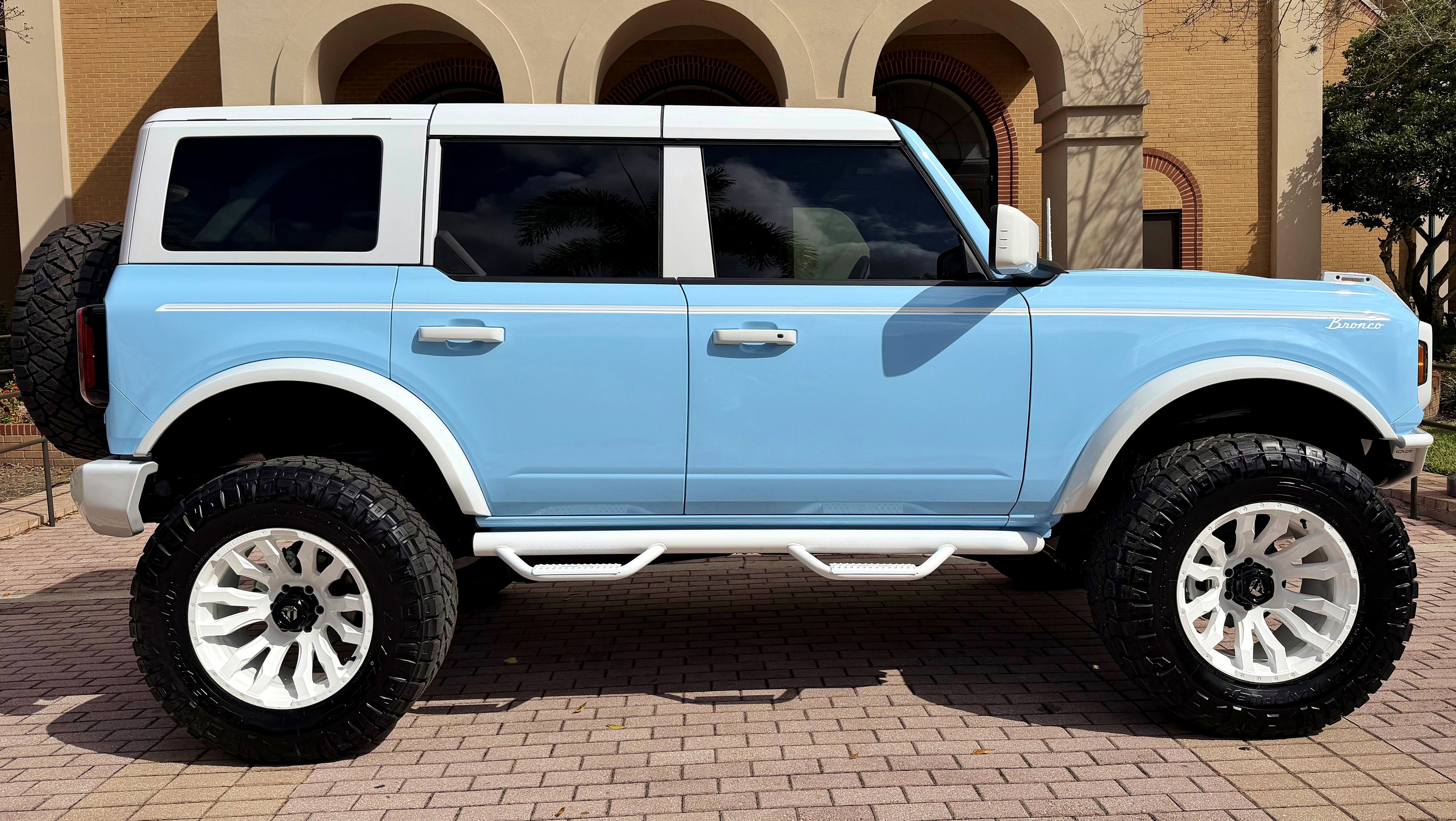 Used 2025 Ford Bronco Outer Banks AWD/4WD image 2