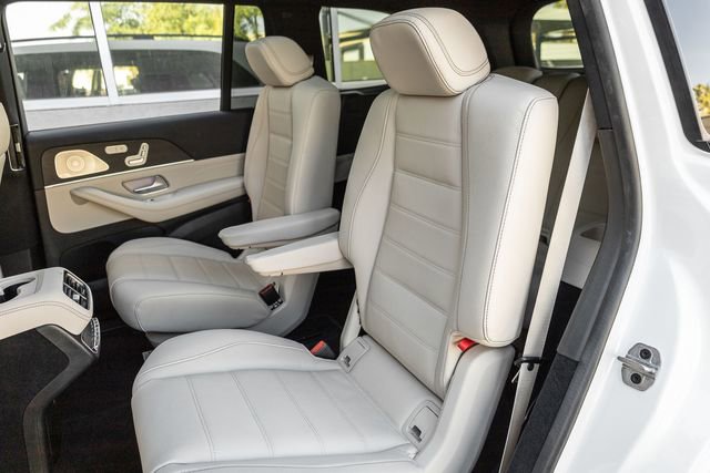 Used 2025 Mercedes-Benz GLS 580 4MATIC image 14