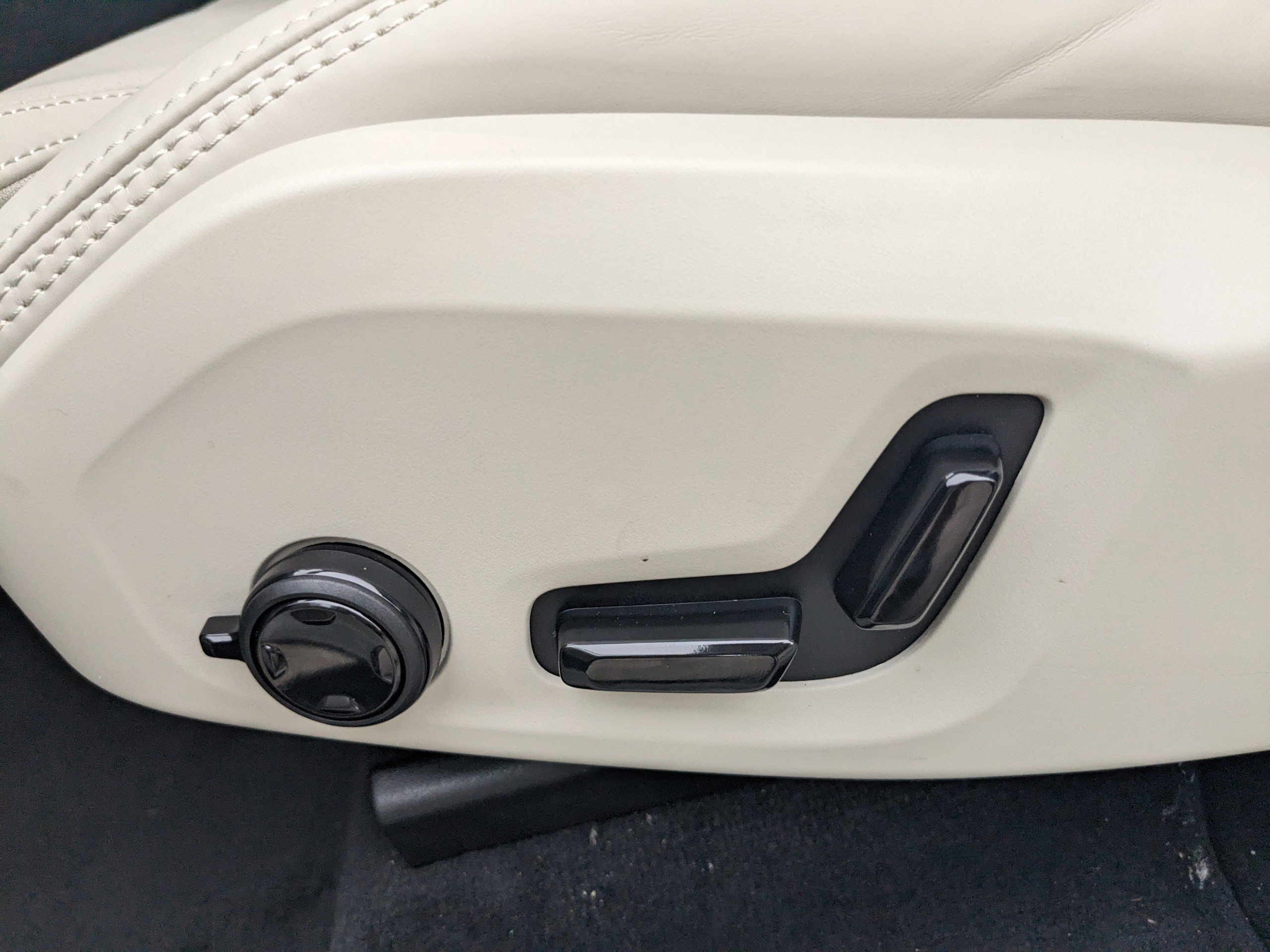 New 2026 Volvo XC60 T8 Ultra image 21