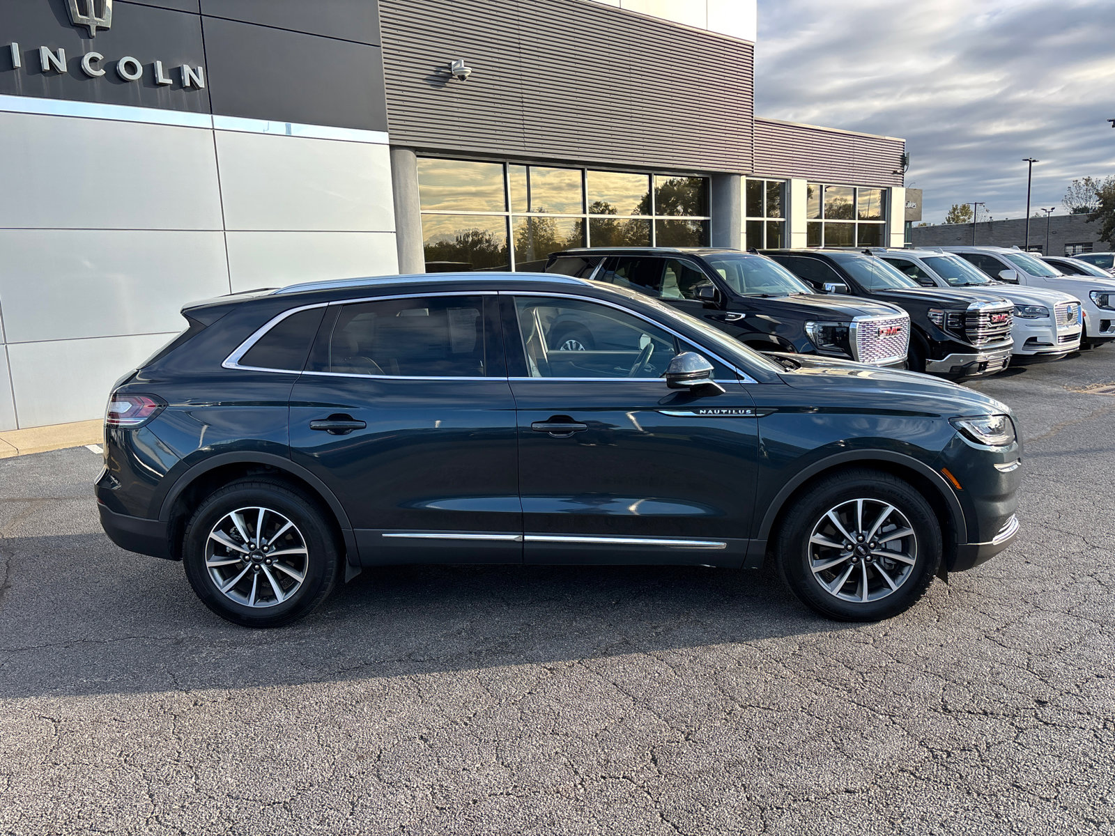 Certified 2021 Lincoln Nautilus FWD image 8