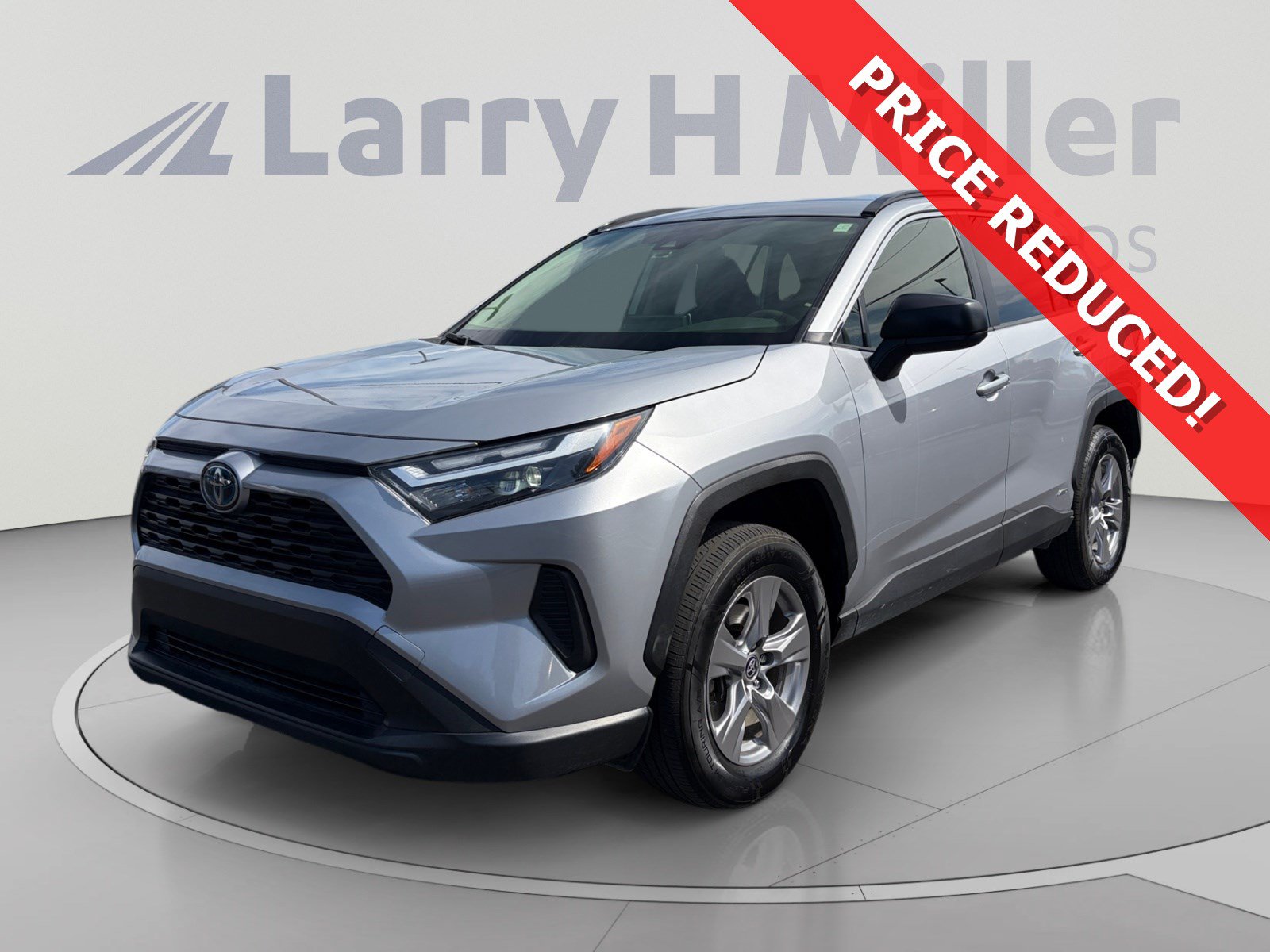 Used 2023 Toyota RAV4 LE AWD/4WD image 1